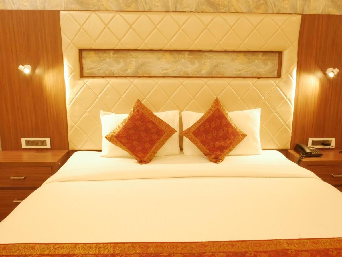 The Triumph Hotel Varanasi Exterior foto